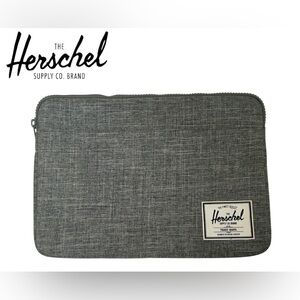 HERSCHEL SUPPLY CO. ANCHOR LAPTOP SLEEVE 14 INCH RAVEN CROSSHATCH